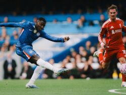 Chelsea Taklukkan Liverpool di Stamford Bridge Lewat Gol Indah Moises Caicedo