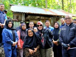 Bupati Gowa Kunjungi Warga Miskin Ekstrem dan Beri Bantuan ke Masjid