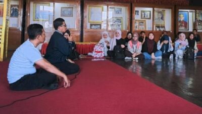 Belajar Sejarah Gowa, Mahasiswa UM Malaysia dan Unhas Kunjungi Museum Balla Lompoa