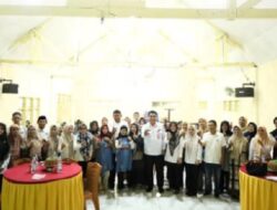 Buka Sekolah Lansia SEHATI di Tamalate, Ini Harapan Kepala DPPKB Makassar