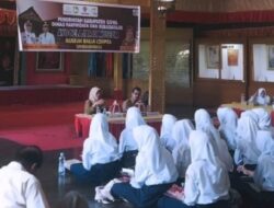 Puluhan Siswa Belajar Sejarah di Museum Balla Lompoa