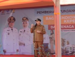 Munafri-Aliyah Kunjungi Kodingareng, Bagikan Tunjangan Tenaga Pendidik-Kesehatan hingga Seragam Gratis