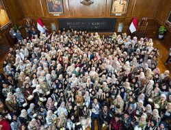 Mendadak Temui Mahasiswa UNP, Seskab Teddy Sampaikan Tiga Pesan