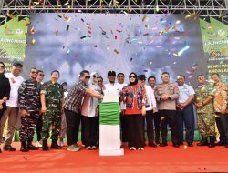 Gubernur Andi Sudirman Salurkan 5 Juta Kg Benih Padi Unggul untuk Petani se-Sulsel