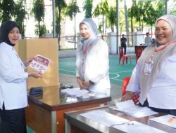 Pemilihan Ketua RT/RW, Aliyah Mustika Ilham Mencoblos di TPS 01 Mangkura