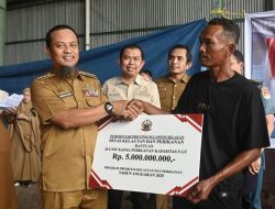 Gubernur Serahkan 20 Unit Kapal untuk Nelayan, Dorong Sektor Perikanan Tumbuh Berkelanjutan