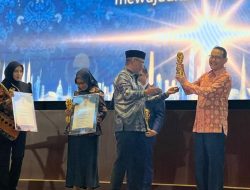 Perintis BPJS Kesehatan, Fachmi Idris Terima Penghargaan Life Achievement KORPRI Award