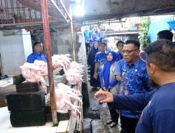 Sekda Gowa Cek Pasar Induk Minasa Maupa, Harga Ayam dan Cabai Alami Kenaikan