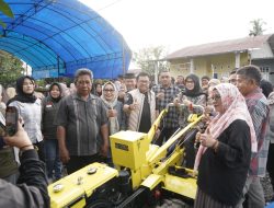 Gerindra Komitmen Dukung Swasembada Pangan, Andi Tenri Indah Serahkan Alsintan ke Petani di Bontomarannu