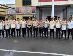 12 Anggota Satpam Unhas Terima Penghargaan dari Kapolrestabes Makassar