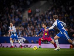 Derby Katalunya: Olmo dan Lewandowski Cetak Gol, Barcelona Sikat Espanyol 2-0