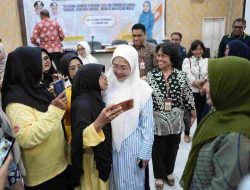 Sekolah Lansia Sipakalebbi Manggala Terima Siswa Baru, Melinda Aksa Tekankan Penting Jaga Kesehatan