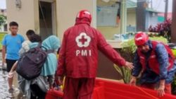 Banjir di Gowa, Warga Dievakuasi Gunakan Perahu Karet