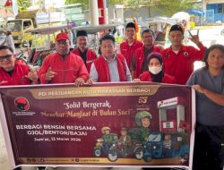 PDIP Makassar Bagi-bagi Voucher BBM Gratis kepada Ojol dan Bentor