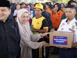 Bagikan 7.100 Paket Lebaran, Munafri: Petugas Kebersihan Miliki Peran Besar Jaga Kota