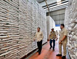 Prabowo Sidak Gudang Bulog di Magelang, Pastikan Stok Aman dan Kualitas Terjaga