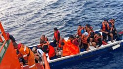 Kapal Tenggelam Dihantam Gelombang Tinggi di Maluku, 13 Penumpang Selamat Dievakuasi Tim SAR