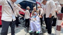Jemaah Haji Indonesia Mulai Tiba di Makkah: Bahagia, Syukur Bercampur Haru