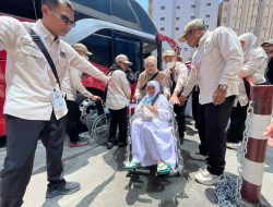 Jemaah Haji Indonesia Mulai Tiba di Makkah: Bahagia, Syukur Bercampur Haru