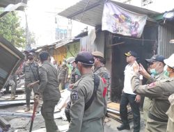 Belasan Lapak di Ujung Tanah Ditertibkan, 2 Lapak Sudah Ada Sejak 1975