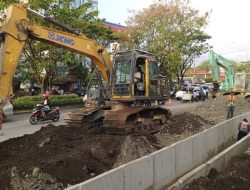 Jawab Keluhan Warga, Pemprov Sulsel Benahi Drainase Jalan Aroepala