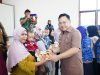 Gempur Stunting, Wabup Gowa Salurkan Ratusan Paket Gizi dari Dana Pribadi