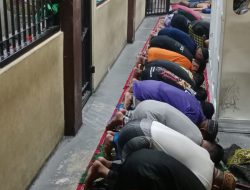 Saat Hati Kembali Menunduk, Tahanan Polres Gowa Mengisi Hari dengan Salat Berjamaah
