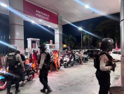 Beri Rasa Aman dan Pelayanan ke Warga, Personel Turjawali 2 Polres Gowa Kawal Aktivitas di SPBU