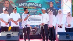 Serahkan Bantuan Keuangan Rp15 Miliar untuk Selayar, Gubernur: Berikan Manfaat Besar bagi Masyarakat