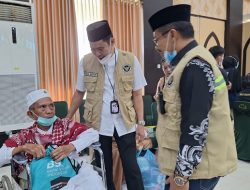 Istimewakan Lansia, PPIH Debarkasi Makassar: Mereka Layaknya Orang Tua Sendiri