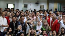 Mentan Amran Serahkan Gaji sebagai Menteri dan Dosen untuk Mahasiswa Yatim Piatu