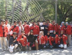 Unhas Bagikan 6.970 Almamater Gratis kepada Maba, Ini Pesan Menyentuh dari Rektor