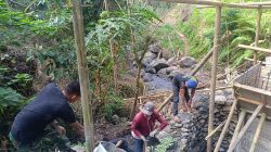 Menembus Pelosok Gowa: Sinergi TNI dan Warga Dorong Ekonomi Desa Pao Lewat Pembangunan Jembatan