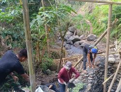 Menembus Pelosok Gowa: Sinergi TNI dan Warga Dorong Ekonomi Desa Pao Lewat Pembangunan Jembatan