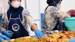 Ganjalan atau Solusi? Program Makan Bergizi Gratis Jadi Bantalan Ekonomi Wong Cilik