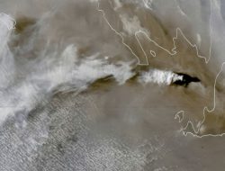 Mengupas Misteri Erupsi Anak Krakatau: Benarkah Bisa Bikin Gunung Makin Tinggi atau Meledak Sekuat 1883?