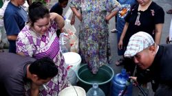 PDAM Makassar Bagikan Air Bersih Gratis ke Lorong-Lorong Sempit, Pasokan Diantar Sampai Malam