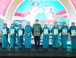 Puncak HKG PKK ke-54, Melinda Aksa Serahkan Pin Emas untuk 7 Kader Adibakti Makassar