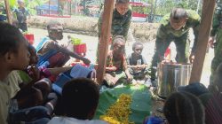 Kehangatan HUT TNI ke-81 di Ujung Timur: Satgas Yonif 725/Woroagi Pesta “Makan Gembira” Bersama Warga Papua