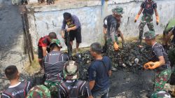 Jaga Kelestarian Pesisir Lonrae, Yonarmed 21/Kawali Bersama Pemkab Bone Gelar Karya Bakti Bersih Pantai