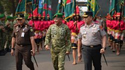 Disambut Pekik Angngaru, Irjen Awal Chairuddin Resmi Bergelar Warga Kehormatan Kodam XIV/Hasanuddin