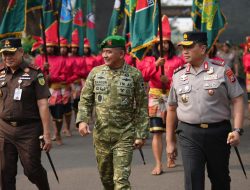 Disambut Pekik Angngaru, Irjen Awal Chairuddin Resmi Bergelar Warga Kehormatan Kodam XIV/Hasanuddin