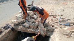 Antisipasi Genangan, 150 Satgas PU Makassar Bersihkan Drainase Paccerakkang